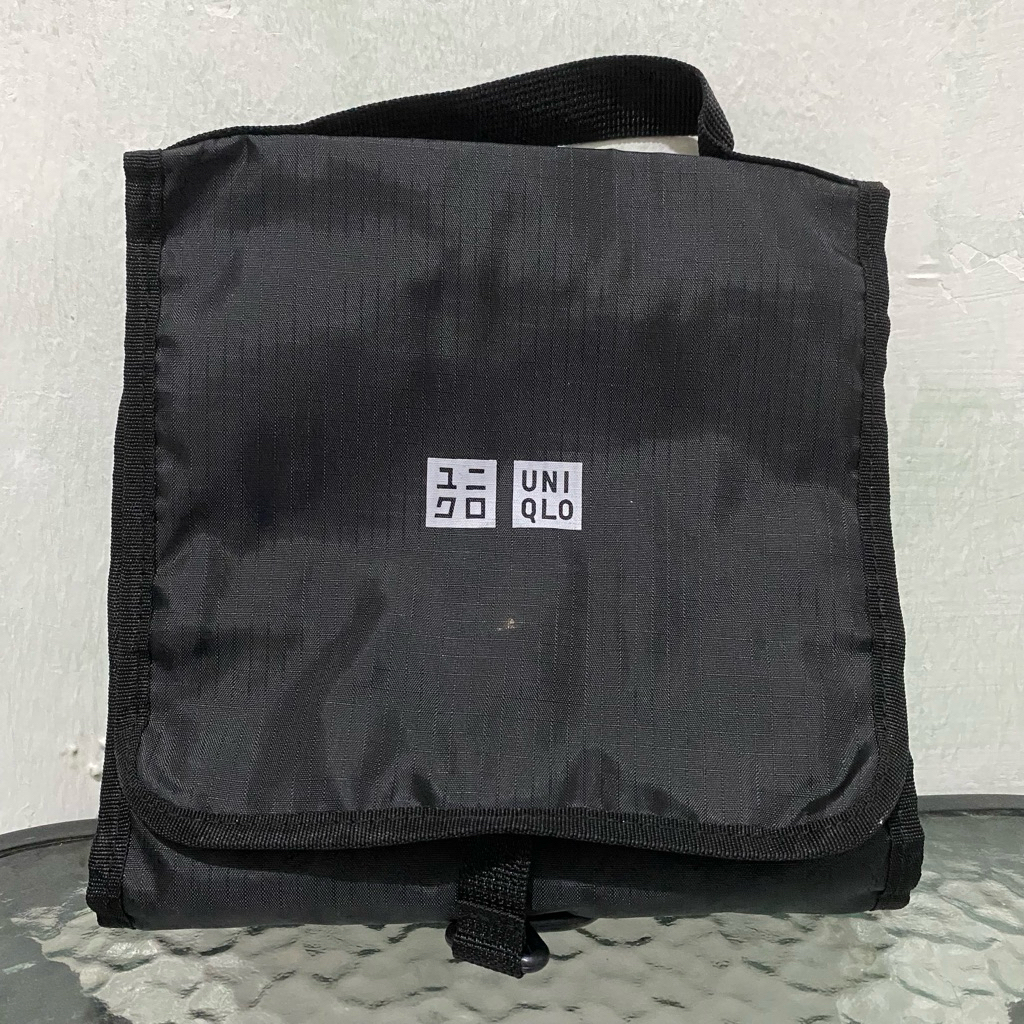 UNIQLO Toiletries Bag, Warna Hitam (special gift UNIQLO edition)