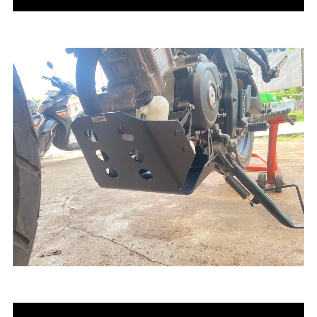 Skitplate cover engine Yamaha XSR155 customs black doff