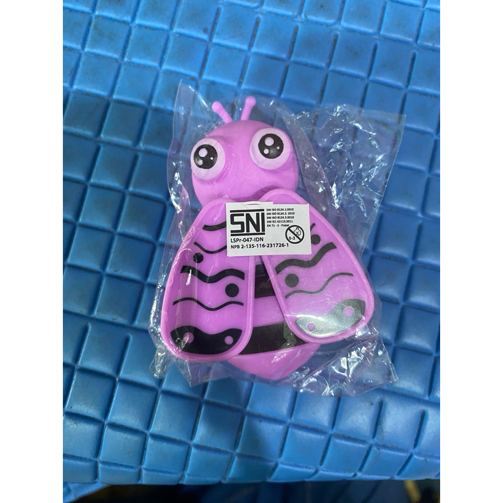 NEW mainan lalat plastik pullback warna ungu 9cm TH