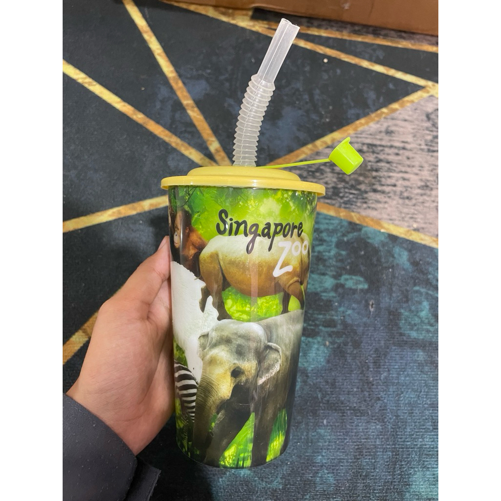 PL KB04 Botol Minum Singapore Zoo Anak Kuning 470ml (gambar luar sedikit terbuka). BU