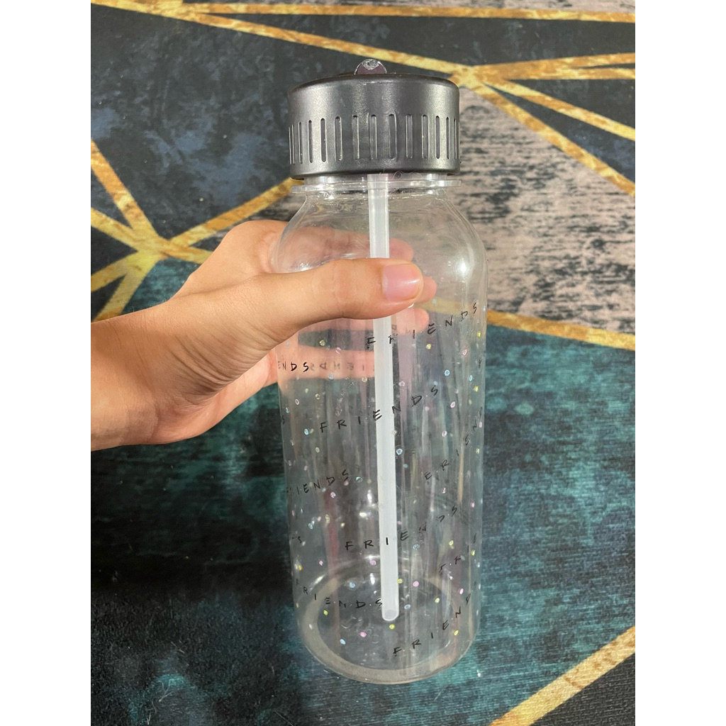 PL KB04 Botol Minum Typo Motif Tulisan Friends Dewasa Hitam 1L. BU