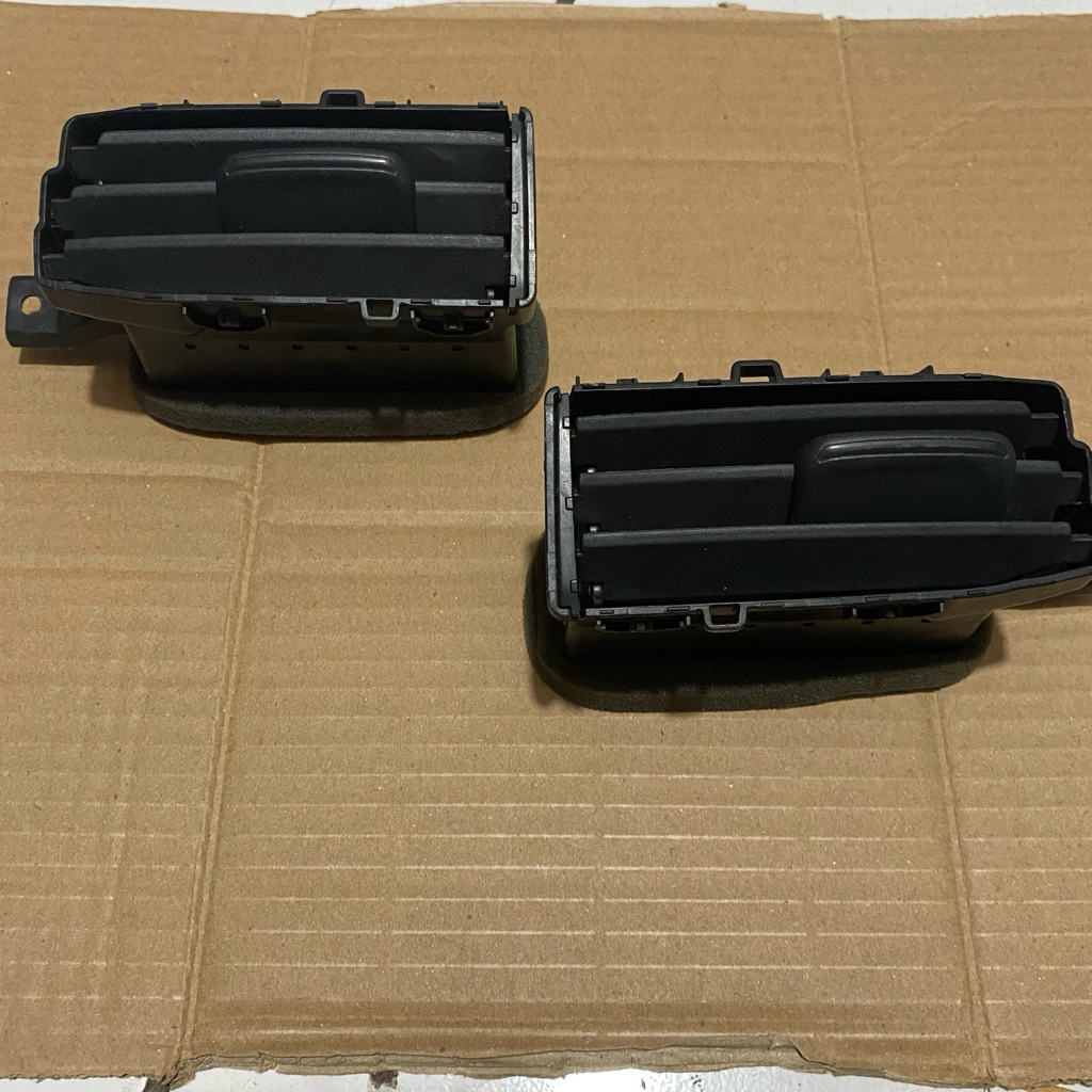 Kisi kisi AC depan tengah mobil Nissan EVALIA