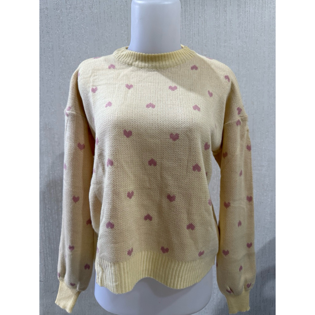 Sweater rajut love.