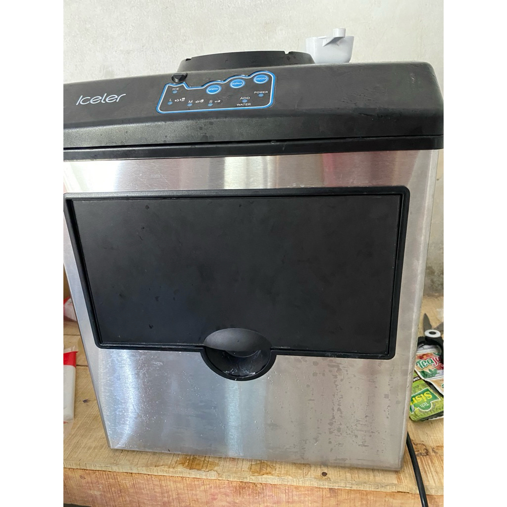 Iceler ice maker es batu kristal