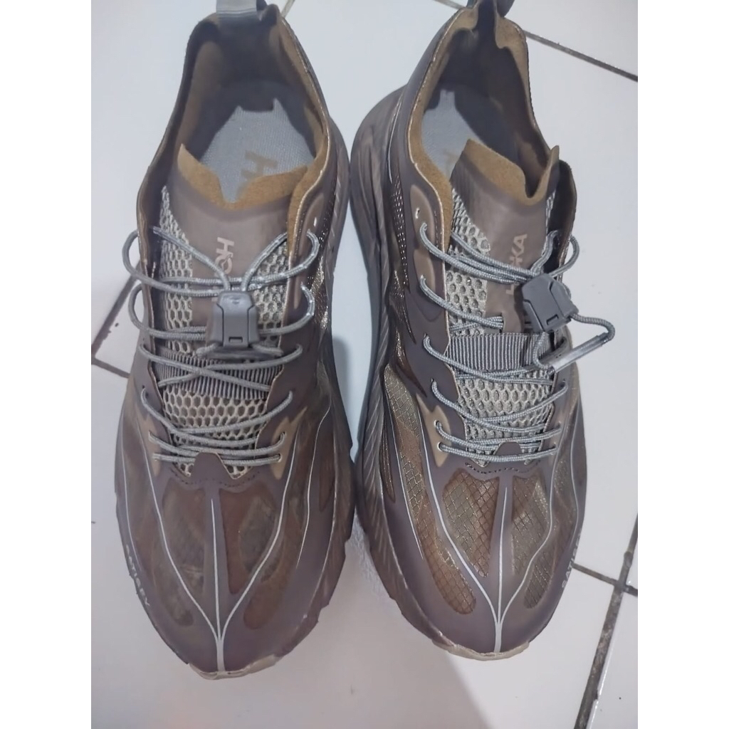 TRAIL RUNNING HOKA X SATISFY