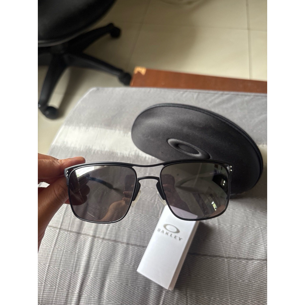 Kacamata oakley holbrook TI titanium