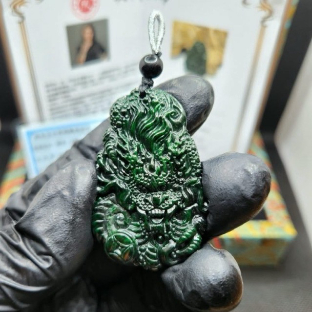 Jadeite Jade Giok Type A - Liontin naga imperial kelas warna