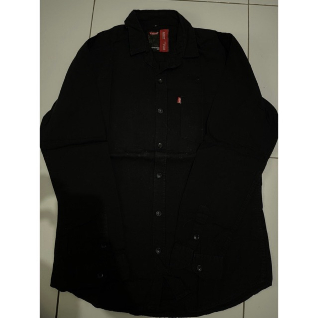 Kemeja Levi’s