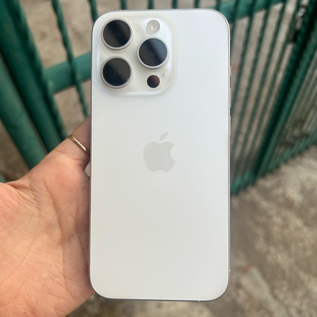 Handphone Iphone 15 Pro White Titanium 128GB second