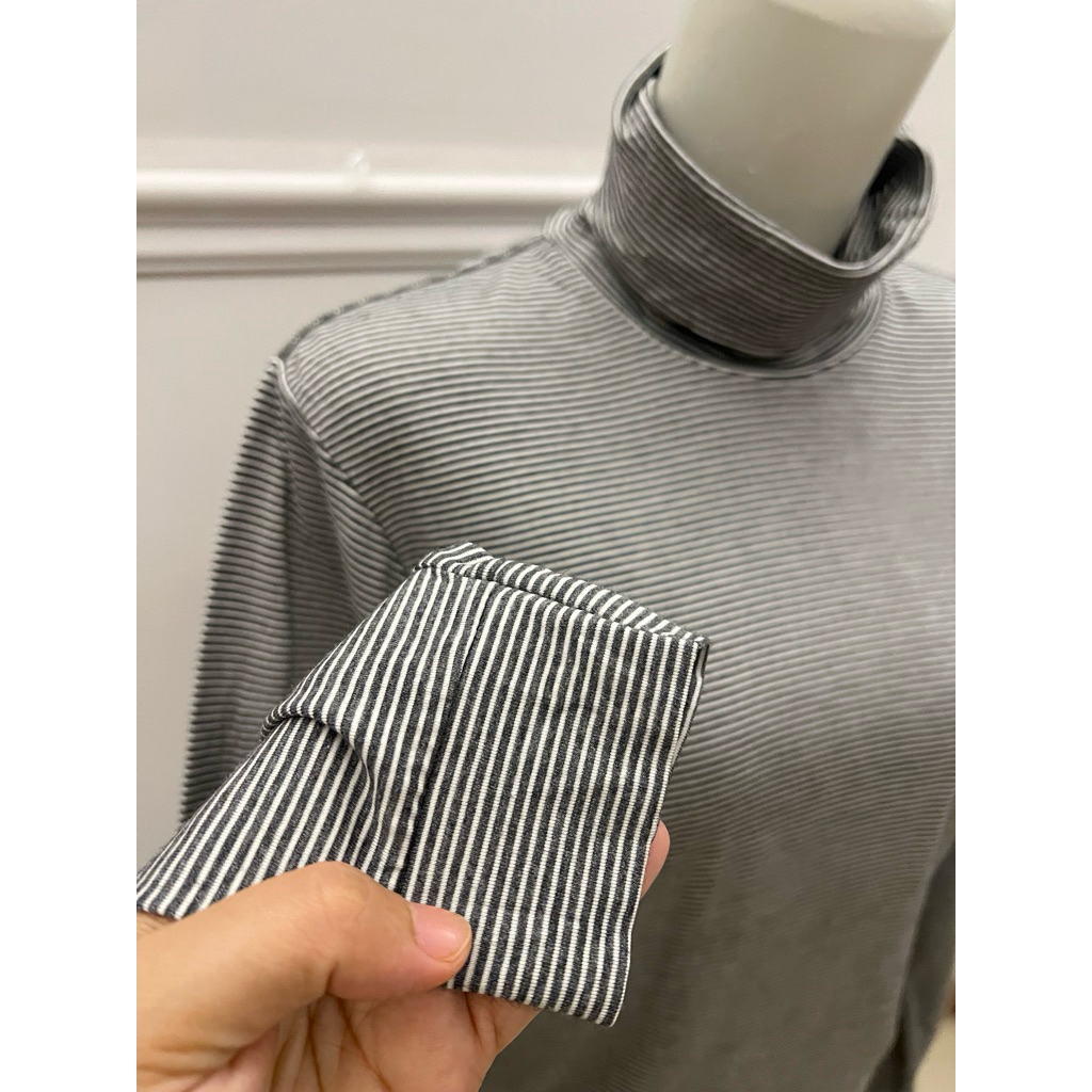 preloved Turtle neck uniqlo grey