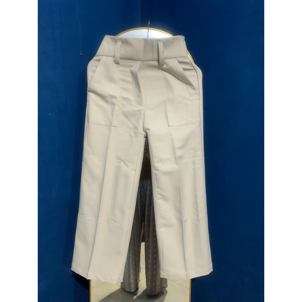 LOOSE PANTS PRELOVED