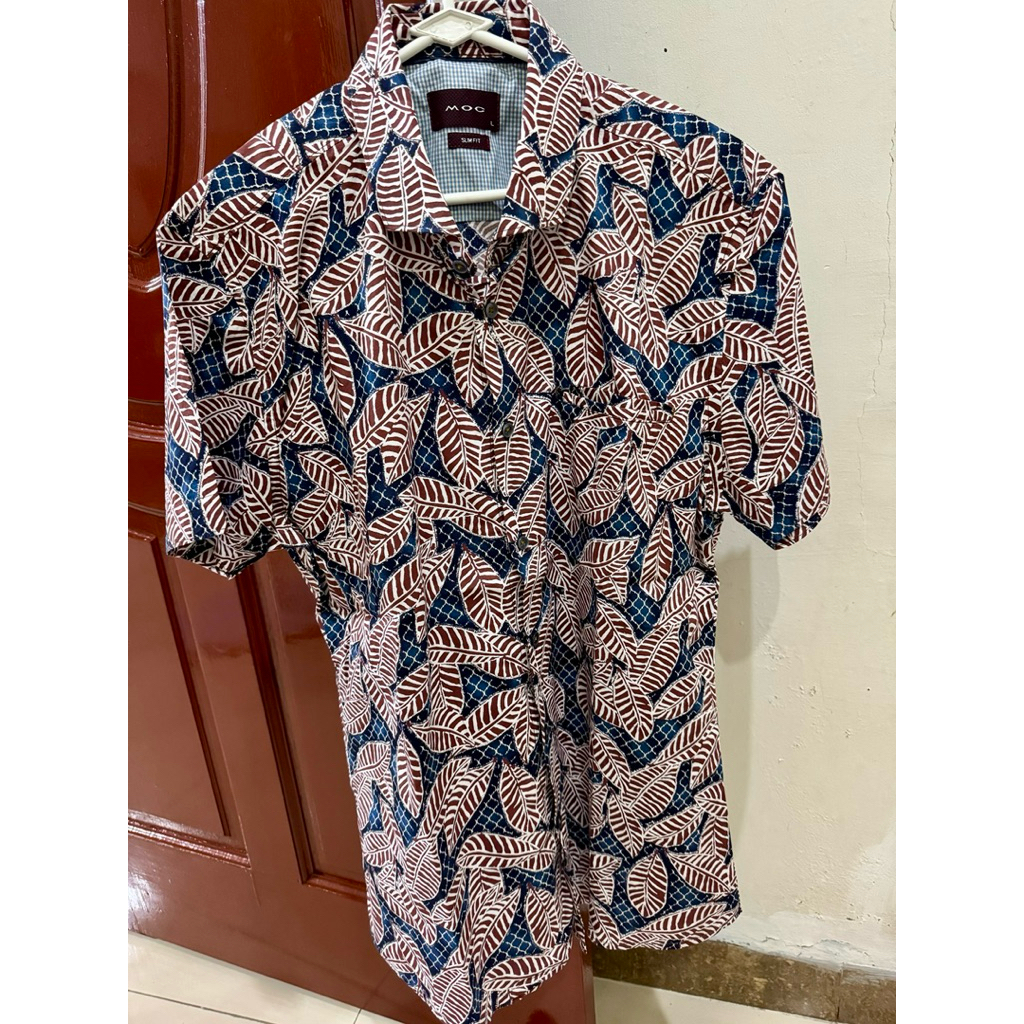Kemeja Corak Batik Moc