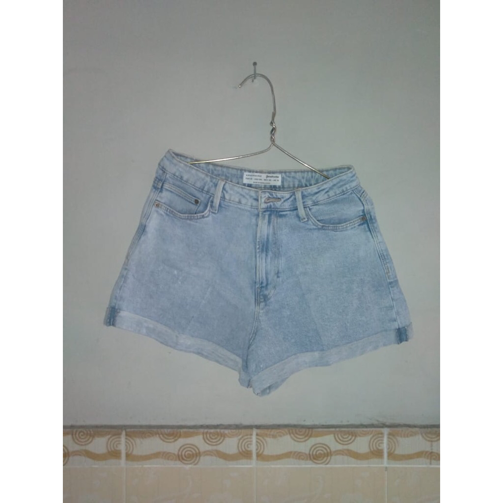Celana Pendek Jeans Wanita Denim Merek Stradivarius