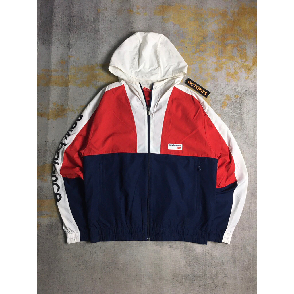 Jaket Windbreker New Balance