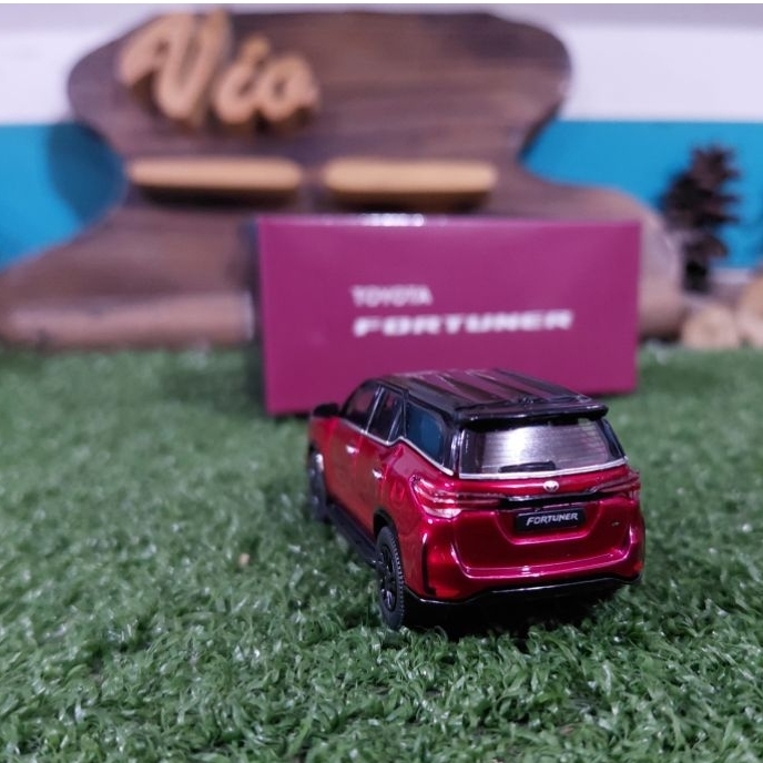 Diecast Miniatur Toyota Fortuner merah skala 1:64