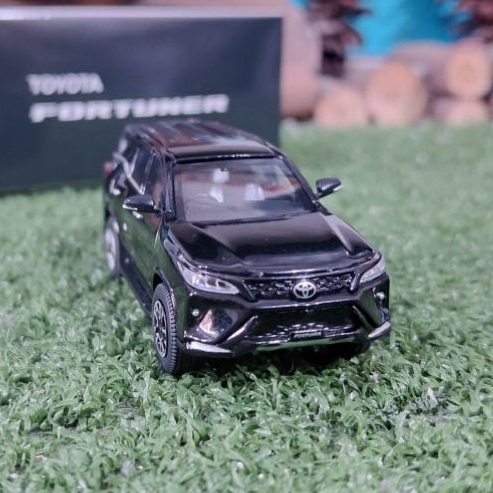 Diecast Miniatur Toyota Fortuner hitam skala 1:64