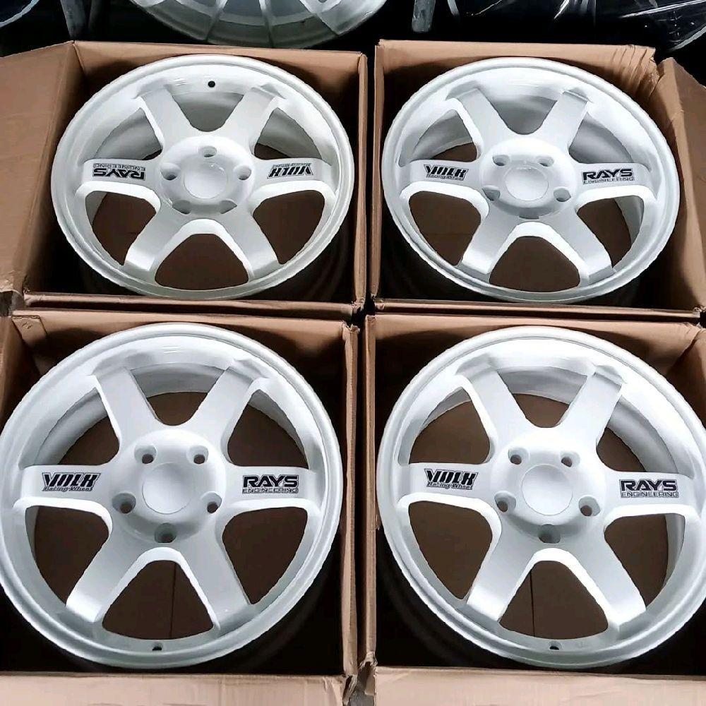 Velg Mobil Racing Volk Rays TE37 M Ring 16 Warna Glossy White ET 40