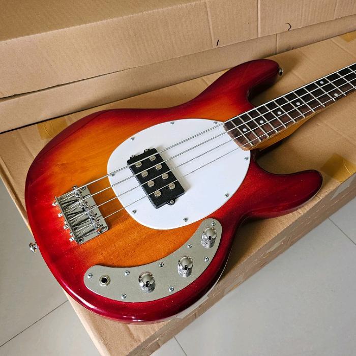Gitar bass musicman stingray new