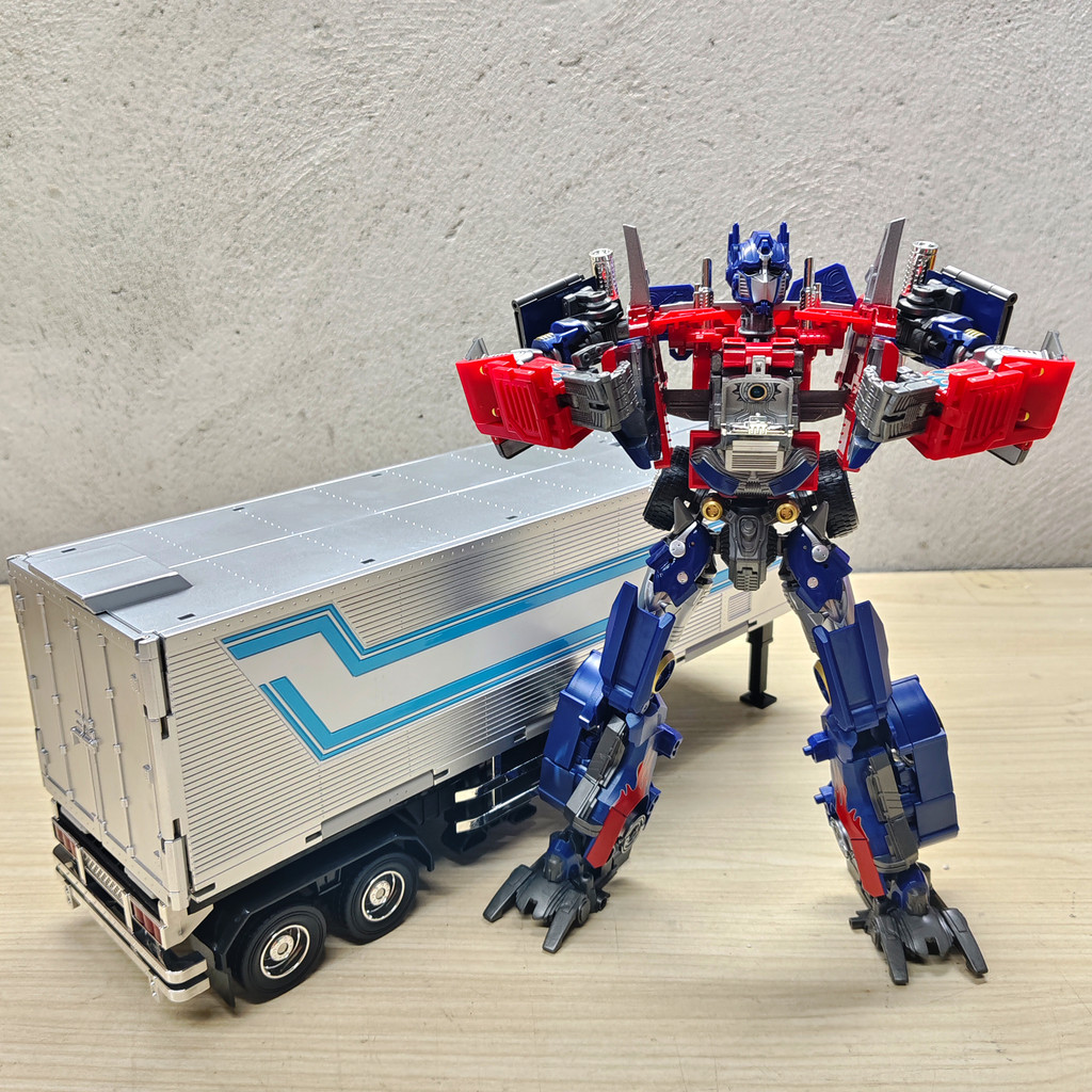 Transformation Toys Weijiang Optimus Commander W8022 Black Apple Robot OP Commander M01 Deformation