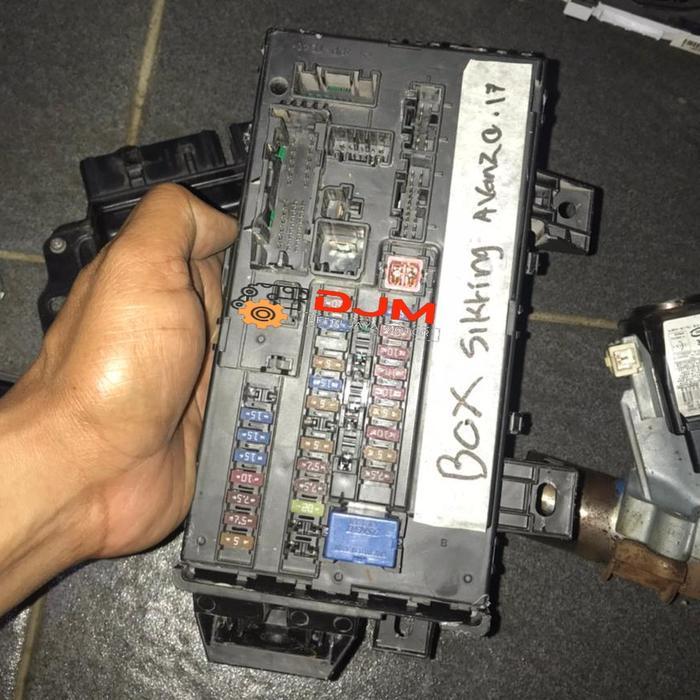 fuse box sekring sikring toyota avanza 2017