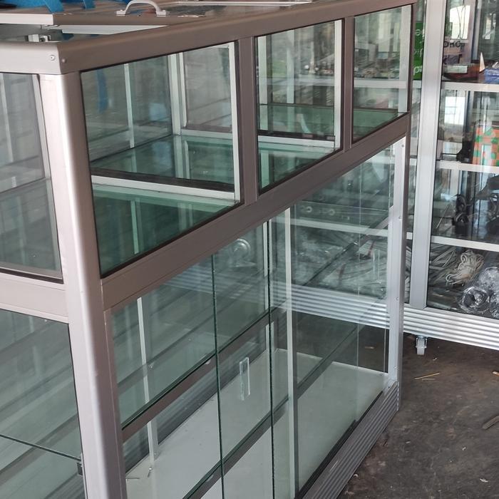 etalase dan tempat beras 3 kotak 150cm Kaca Furniture Pintu