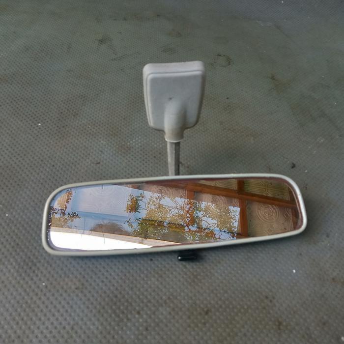 spion tengah Mitsubishi eterna