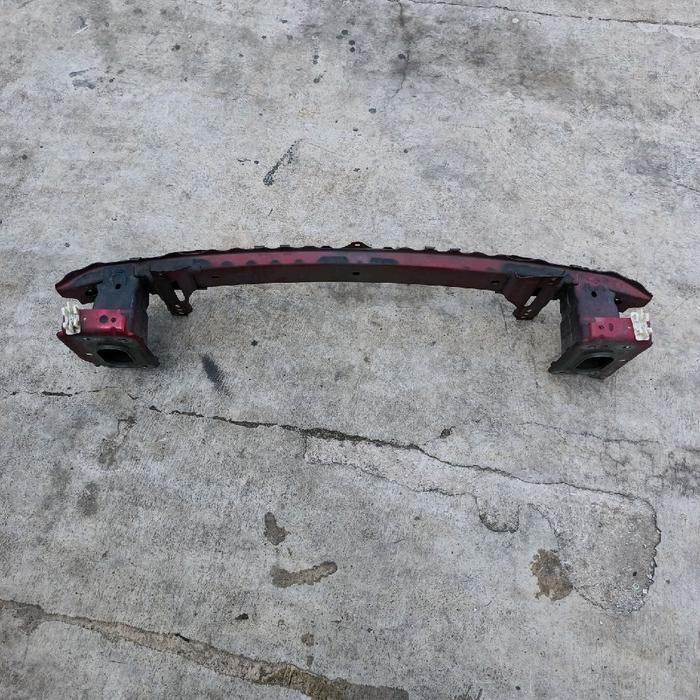 Beam comp / palang besi tulang dudukan bemper depan Mobil Ford fiesta asli ori copotan