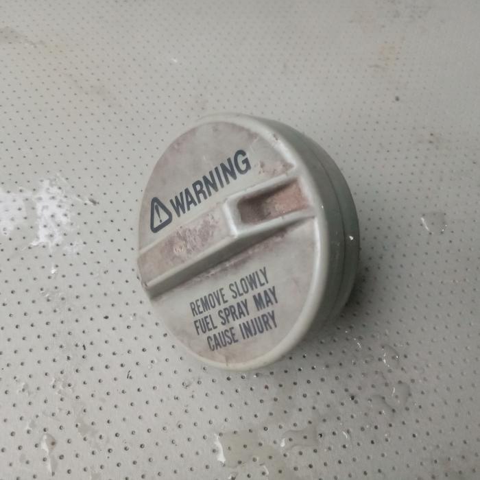 tutup pipa pengisian bensin Suzuki Escudo