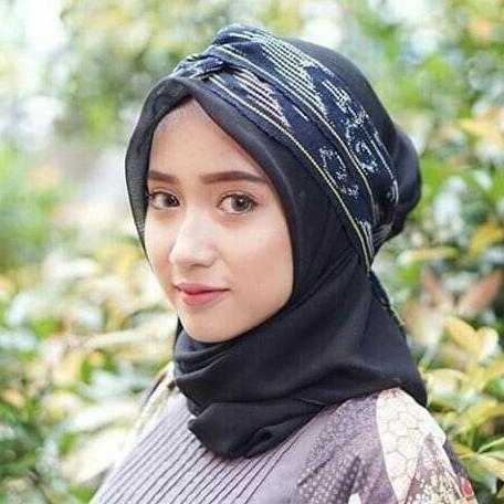 Ikat Kepala Tenun Motif Dayak Kalimantan