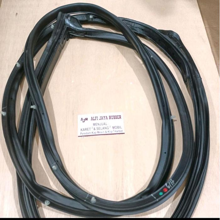 Karet Pintu Depan Avanza 2004-2011 Lh