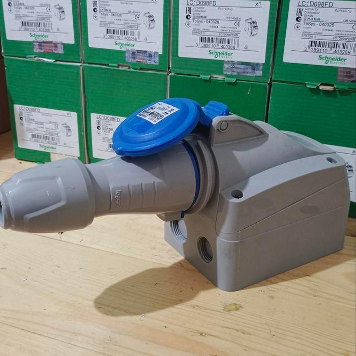 LEGRAND 1 SET 3PIN 16A 1PHASE SURF MOUNTING+PLUG 555154+555124 IP44 MADE IN TURKEY