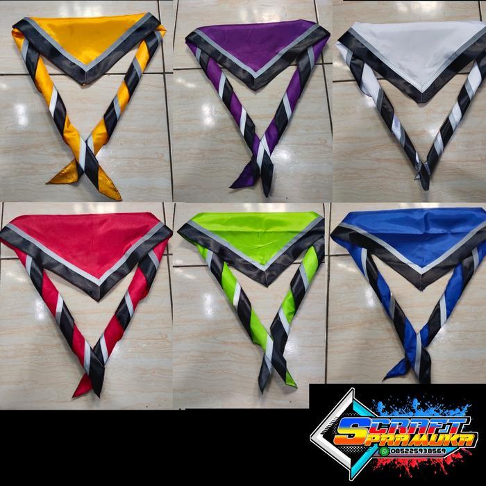 SCRAF PRAMUKA LIS HITAM MENYALA DALAM GELAP