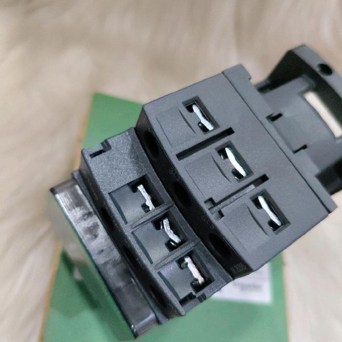 "New" kontaktor schneider lc1d25m7 220vac,lc1d25q7 380vac,lc1d25f7 110vac,lc1d25e7 48vac,lc1d25b7