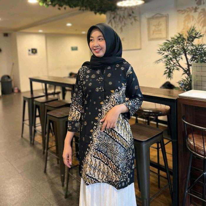 Batik Tunik Wanita Kerja Qistina Batik Bahan Katun Model Kancing Depan Motif Hitam Bunga Terlaris