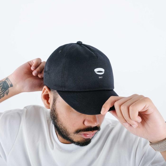 UNKL347 Topi Five Panel Warna Hitam Detail Simpel BOLW