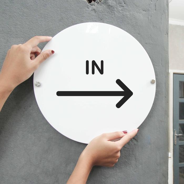 Wall Sign Akrilik Putih Lingkaran 30 Cm - Panah In