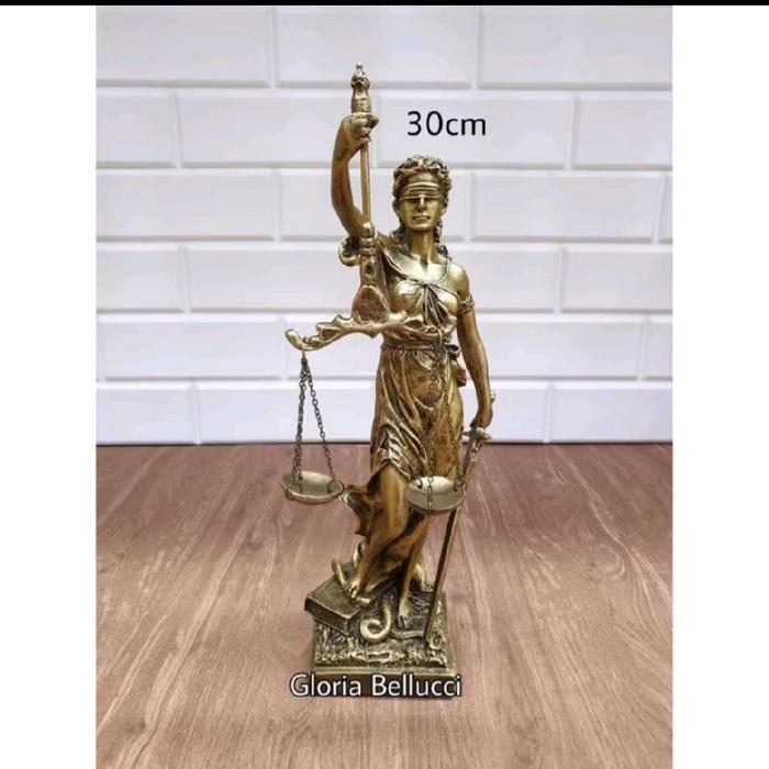 patung justice pajangan dewi keadilan