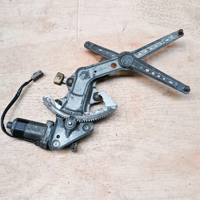 (minus) Regulator dinamo motor power window penggerak kaca pintu Belakang Kanan RH mobil Volvo 740 a