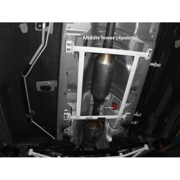 Aksesoris Stabiliser Strutbar Ultra Racing Middle Lower Mazda Biante