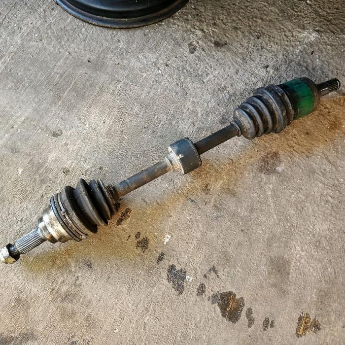 as roda cv joint luar dalam Suzuki baleno 97 bagian kiri