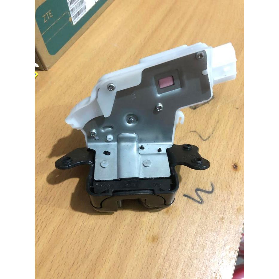 Doorlock Pintu Bagasi Door Lock Bagasi Toyota Innova Reborn