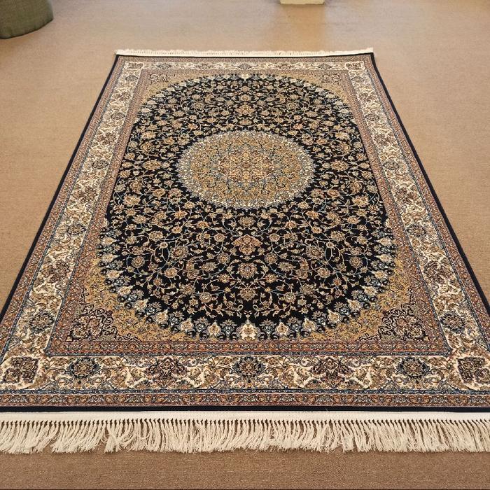 karpet permadani iran isfahan Hitam
