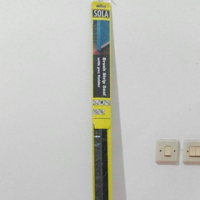 door seal karet penutup lubang bawah pintu anti kecoa dan air hujan