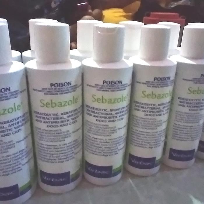 SEBAZOLE 250 ML SHAMPO ANJING & KUCING