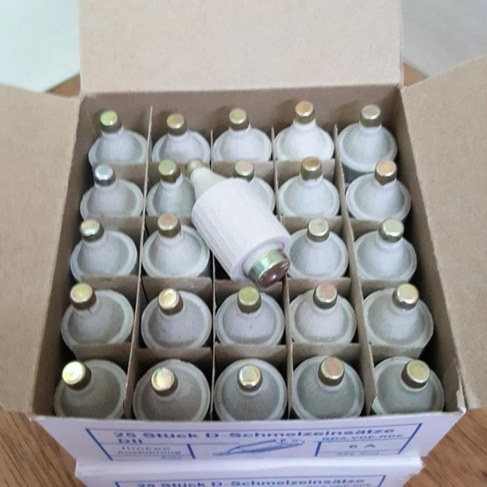 SEKRING BATU LISTRIK 6A MERK IWATA