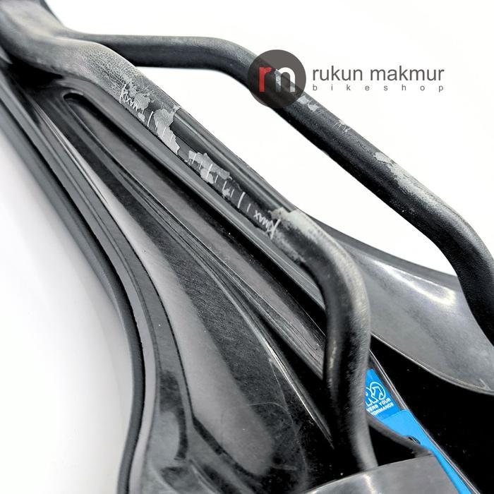 Pro Falcon Carbon Road Cycling Saddle Flat Regular Fit 152 Mm Rail 7 X 9 Mm - Sadel Sepeda Balap