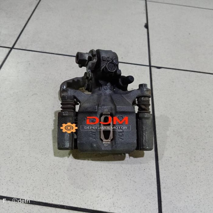 caliper rem kaliper rem jazz rs ge8 belakang kanan