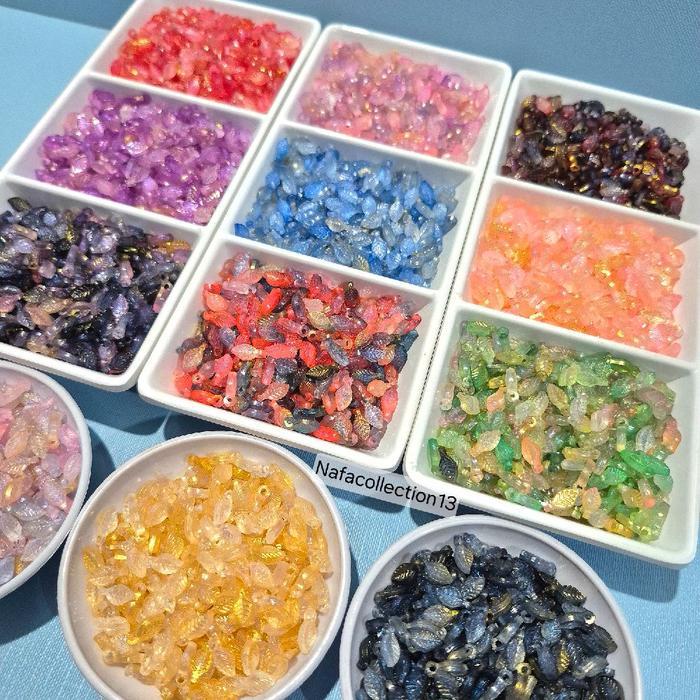 Mote akrilik daun mini 10mm