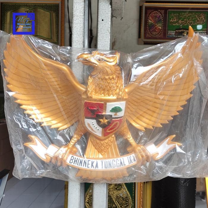 Patung Lambang Burung Garuda Fiber