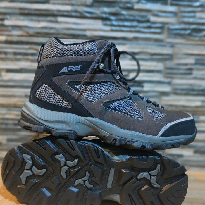 sepatu hiking pria blacksmith/sepatu outdoor/sepatu hiking rei/sepatu gunung/sepatu riding
